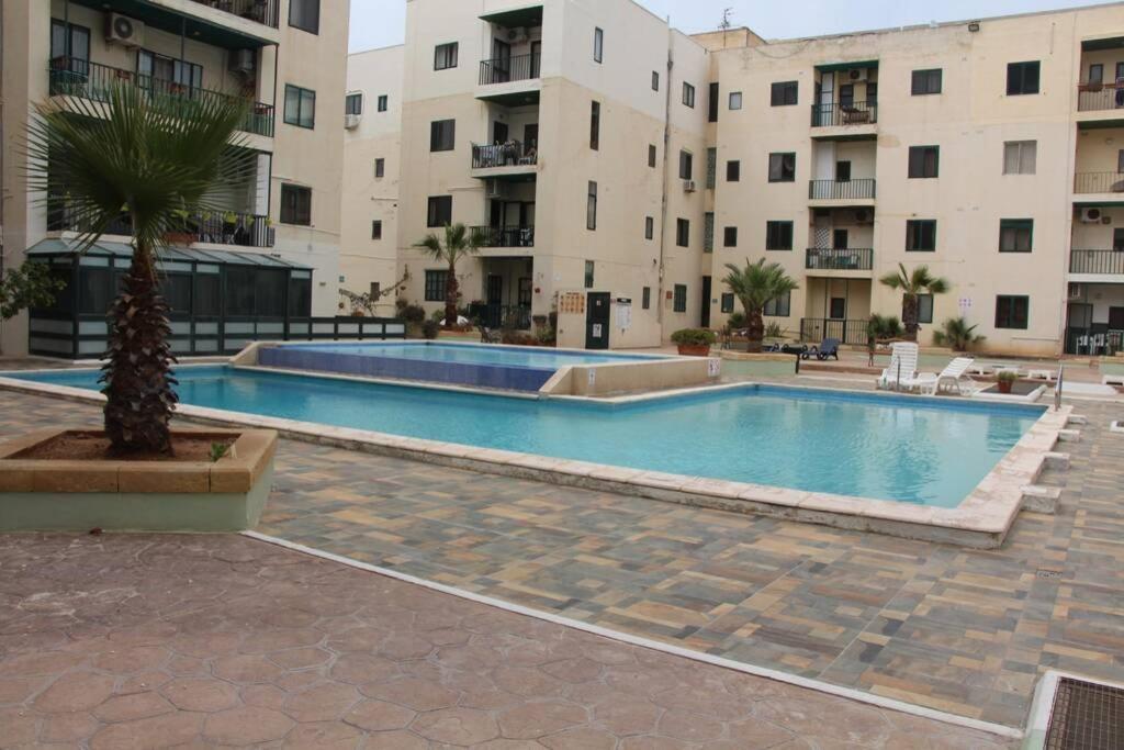 Deluxe Apartment With Pool In The Heart Of St Pauls Bay San Pawl il-Baħar Eksteriør billede